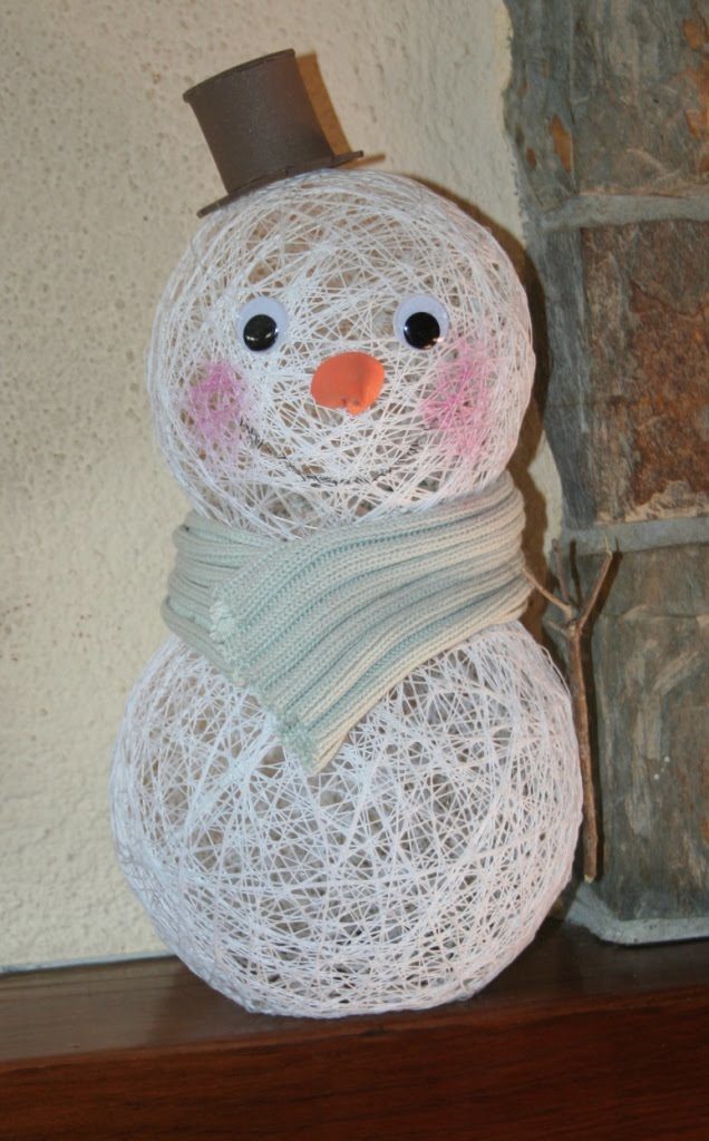 muñecos de nieve con lana y pegamento