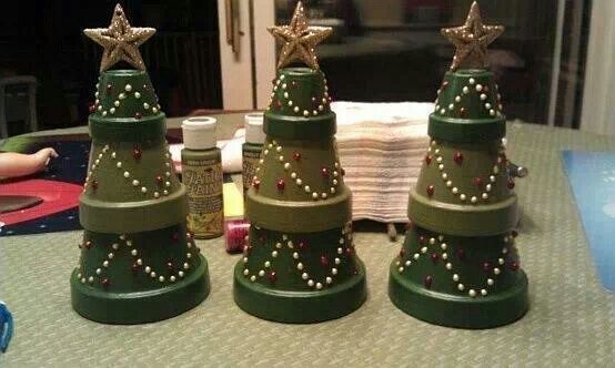 árboles navideños con macetas 