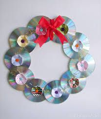 Aprende como hacer coronas navideñas de CDs